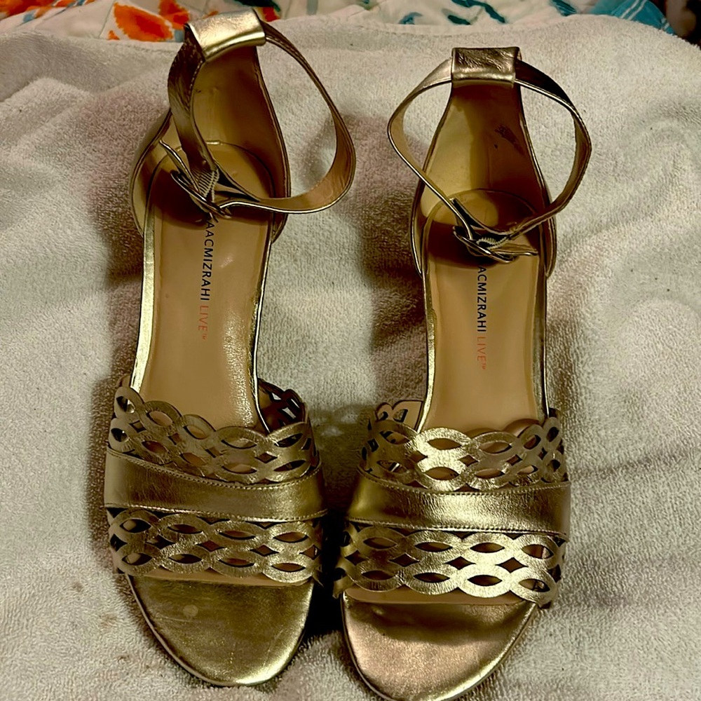 - Isaac Mizrahi  metallic platform sandals. 
Size 9.5 wide‎